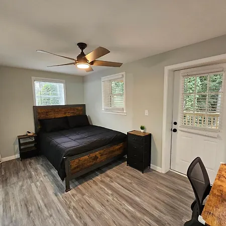 Private Room With Seperate Bathroom Near Downtown Atl